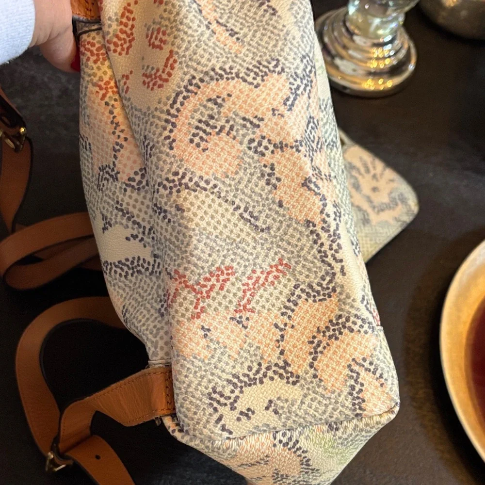 Tory Burch dot mosaic backpack!! Cream and Tan bag zipper compartment - Picture 7 of 8